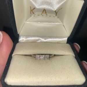 KAY JEWELERS JWBR SIGNED 10K WHITE GOLD THREE STONE CLUSTER SIZE 8 IN BOX